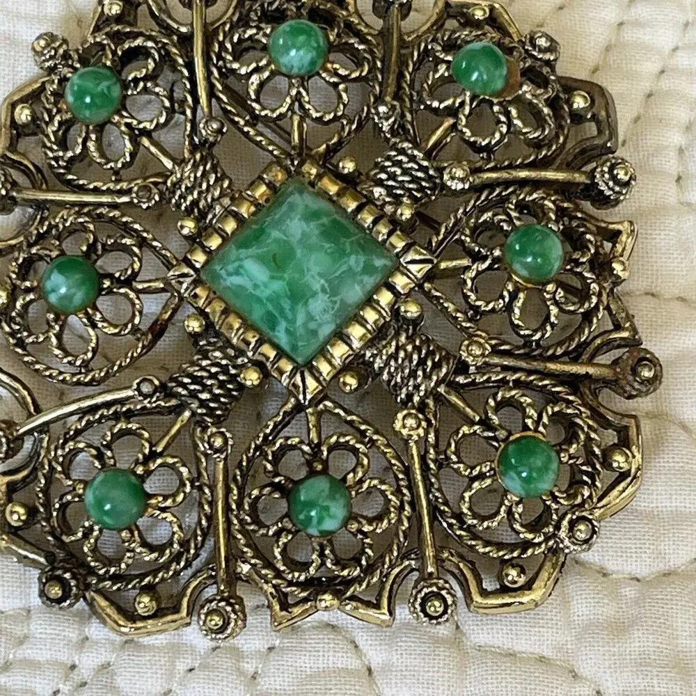 Vintage Open Work Green Faux Stone Gold tone  Ornate‎  Pin Brooch